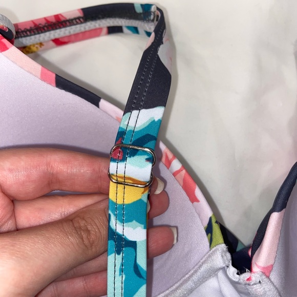 Beachsissi Floral Print Twist Front One Piece Swimsuit 🌺 - Picture 7 of 9